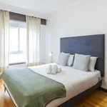 Rent 1 bedroom apartment of 70 m² in Porto