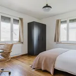 Miete 4 Schlafzimmer wohnung von 90 m² in Zürich