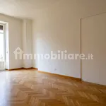 Affitto 5 camera appartamento di 125 m² in Turin