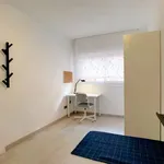 Rent a room of 100 m² in madrid