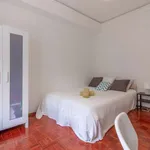 Rent a room of 160 m² in lisbon