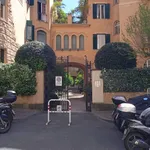 Rent 5 bedroom apartment of 230 m² in Roma