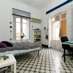 Rent a room of 200 m² in Granada