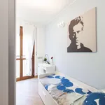 Rent a room of 151 m² in Milan