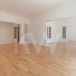 Rent 4 bedroom apartment of 211 m² in Lisbon