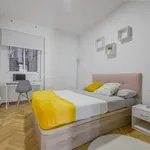 Rent a room of 220 m² in madrid