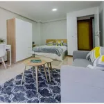 Rent a room of 200 m² in madrid