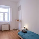 Rent a room of 100 m² in lisbon