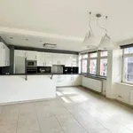 Huur 2 slaapkamer appartement van 138 m² in Namur