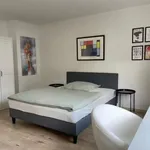 Miete 3 Schlafzimmer wohnung von 1076 m² in Frankfurt