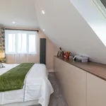 Rent 3 bedroom apartment of 1001 m² in London