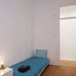 Rent a room of 100 m² in lisbon