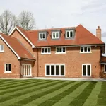 Rent 6 bedroom house in South East England