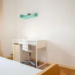 Rent a room of 60 m² in lisbon