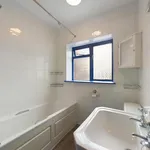 Rent 3 bedroom flat in Malvern Hills