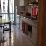 Rent a room of 100 m² in lisbon