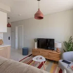 Rent 1 bedroom apartment of 431 m² in Lisbon