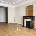 Rent 4 bedroom apartment of 112 m² in Paris