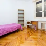 Rent a room of 220 m² in madrid