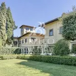 Rent 8 bedroom house of 500 m² in Firenze