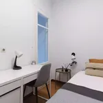 Rent 4 bedroom apartment in Barcelona