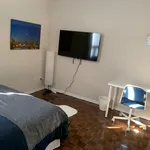 Rent 3 bedroom apartment in Toronto