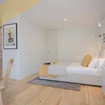 Rent 4 bedroom apartment of 45 m² in Porto