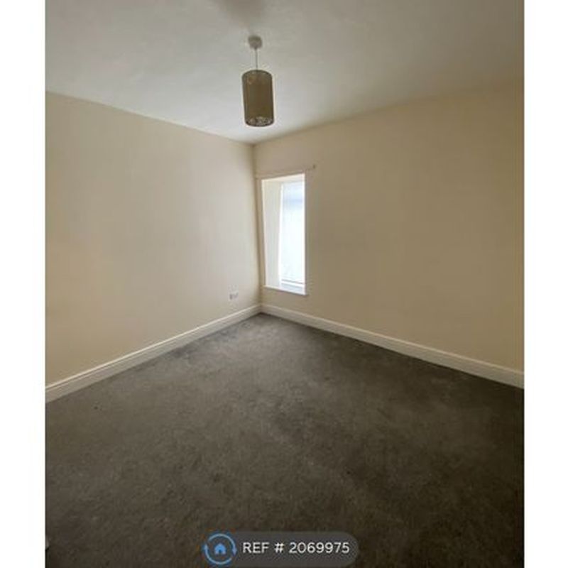 Flat to rent in Main Road, Ffynnongroyw, Holywell CH8