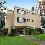 Rent 2 bedroom apartment in Surfers Paradise