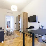 Pronajměte si 4 ložnic/e byt o rozloze 280 m² v Prague