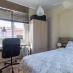 Rent 4 bedroom apartment in Madrid