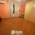 Rent 8 bedroom house of 350 m² in Vitulazio