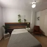 Rent a room of 90 m² in Valencia