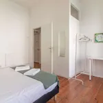 Rent a room of 90 m² in lisbon