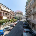 Affitto 4 camera appartamento di 118 m² in Catania