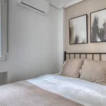 Rent 4 bedroom apartment of 121 m² in Madrid