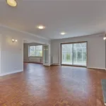 Rent 4 bedroom house in Woking