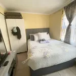 Rent 3 bedroom house of 90 m² in Tembisa