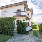 Rent 7 bedroom house of 140 m² in Pietrasanta