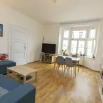 Pronajměte si 3 ložnic/e byt o rozloze 86 m² v Praha