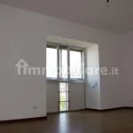 Affitto 5 camera appartamento di 220 m² in Bari