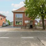 Huur 4 slaapkamer huis van 833 m² in Deinze