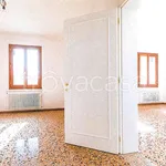 Rent 5 bedroom apartment of 122 m² in Venezia