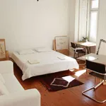 Rent a room of 120 m² in lisbon