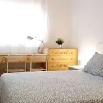 Rent a room of 95 m² in valencia