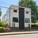 Rent 4 bedroom apartment of 185 m² in sherman oaks