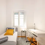 Rent 6 bedroom apartment of 8 m² in Lisbon