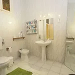 Rent a room of 180 m² in lisbon