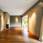 Maison de 243 m² avec 4 chambre(s) en location à Uccle