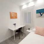 Rent 4 bedroom apartment in Barcelona